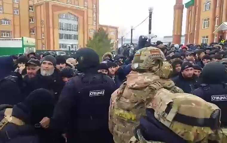 В Новосибирске полиция задержала более тысячи человек в ходе рейда на мигрантов