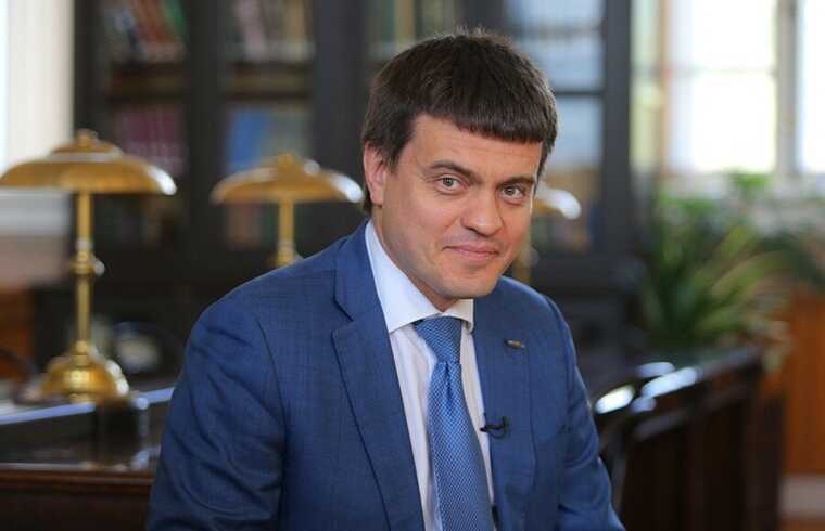 700 миллиардов в облаках: пока Котюков думает о юбилее, жители мокнут под открытым небом