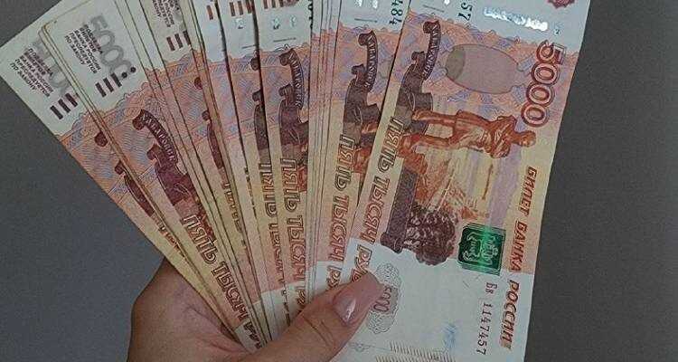 Мошенники выманили у сына советника вице-губернатора крупную сумму, угрожая дронами и терроризмом