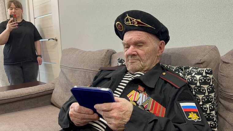 Власти Находки устроили переезд ветерана ради праздничного сюжета